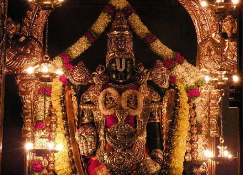 • মনস্কামনা পূর্ণ করতে তিরুপতির কাছে মাথার চুল মানত করেন ভক্তরা ৷ ইচ্ছা পূরণ হলে সেই চুল ত্যাগ করে পুজো দেন ৷ এই রীতি চলে আসছে বহুযুগ ধরে ৷ আর তাই প্রতি মাসেই কেজি কেজি চুল জমা হয় এই মন্দিরে ৷ 
