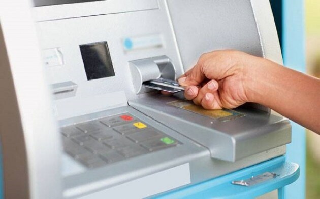 এর জেরে EVM কার্ড জারি করা হয়েছে ৷ ২০১৬ সালে ম্যাগনেটিক কার্ড বদলানোর নির্দেশ দেওয়া হয়েছিল সমস্ত ব্যাঙ্কগুলিকে ৷ কিন্তু সেই সময় ডেডলাইন বাড়িয়ে দেওয়া হয়েছিল ৷ তবে ৩১ ডিসেম্বর ২০১৮ ডেডলাইন ঠিক করা হয়েছে ৷ এর জেরে EVM কার্ড জারি করা হয়েছে ৷ ২০১৬ সালে ম্যাগনেটিক কার্ড বদলানোর নির্দেশ দেওয়া হয়েছিল সমস্ত ব্যাঙ্কগুলিকে ৷ কিন্তু সেই সময় ডেডলাইন বাড়িয়ে দেওয়া হয়েছিল ৷ তবে ৩১ ডিসেম্বর ২০১৮ ডেডলাইন ঠিক করা হয়েছে ৷