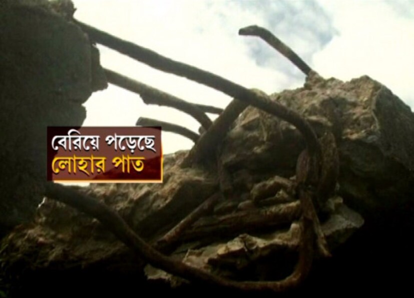 পর্যটকরা ছাড়াও এই ব্রিজ দিয়ে মন্ত্রী বা অন্য প্রশাসনিক কর্তারাও যাতায়াত করেন। তবুও ব্রিজ সংস্কার হয়নি। নন্দকুমারের বিধায়ক জানিয়েছেন, দ্রুত ব্যবস্থা নেওয়া হবে।