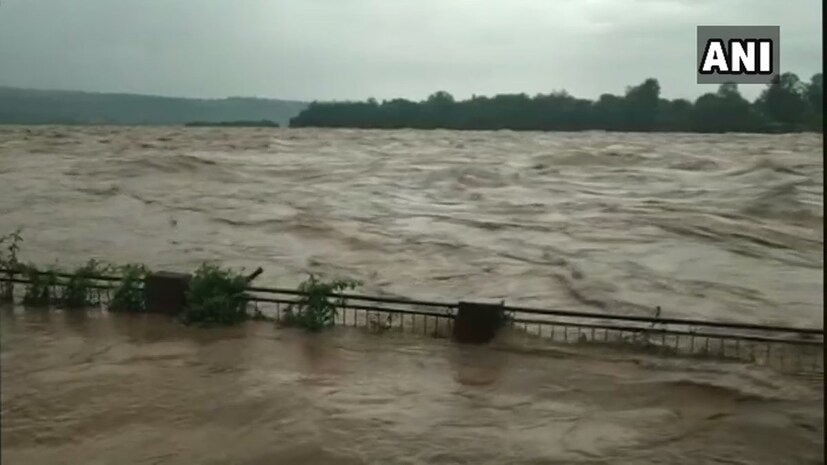 রেড অ্যালার্ট জারি করা হয়েছে মুখ্যমন্ত্রীর অফিস থেকে৷ পঞ্জাবের সব স্কুল মঙ্গলবার বন্ধ রাখা হয়েছে৷  