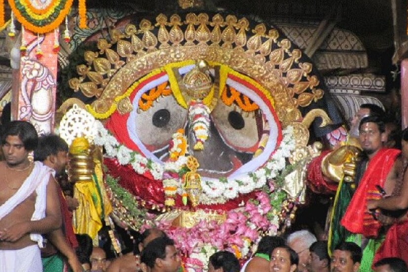 • জগন্নাথ ধাম: চার ধামের মধ্যে এক ধাম এই পুরীর জগন্নাথধাম ৷ চৈতন্য মহাপ্রভুই এখানে কৃষ্ণ ধারায় সূচনা করেছিলেন বলে মনে করা হয় ৷