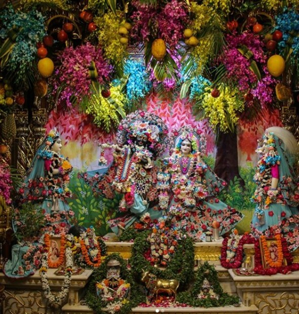 • ইস্কন কৃষ্ণ বলরাম মন্দির: উত্তরপ্রদেশের বৃন্দাবনে এই মন্দিরেও আজ পালিত হচ্ছে জন্মাষ্ঠমীর উৎসব ৷