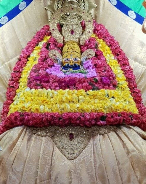 • খাটুশ্যাম জি: রাজস্থানের শিকারে এই মন্দির রয়েছে ৷ বারবারিক ছিলেন ভীম-হিড়িম্বার পৌত্র এবং ঘটোৎকচ-মৌরভীর পুত্র ৷ মহাভারতের যুদ্ধের পর যখন বারবারিক মারা গেলেন তখন কৃষ্ণ ভবিষ্যৎবাণী করেন ৷ বলা হয়, শ্যাম নামে বারবারিক আবার কলিযুগে জন্ম নেবেন ৷ সেই শ্যামই খাটুশ্যাম নামে এখানে পূজিত হন ৷
