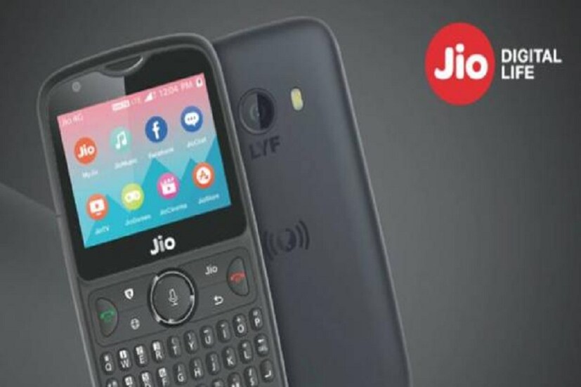 jio.com-এ লন ইন করতেই JioPhone2 ফ্ল্যাশ সেলের অপশন দেখতে পাবেন ৷ এবার এই অপশনে ক্লিক করুন ৷ এবার Buy Now-তে ক্লিক করুন ৷ প্রয়োজন হবে আপনার পিনকোড ৷ অর্থাৎ কোন এলাকা থেকে বুকিং হচ্ছে সেটা জানাতে হবে ৷ এরপর একে একে লিখতে হবে আপনার নাম, ঠিকানা ৷ নেট ব্যাঙ্কিং, ডেবিড বা ক্রেডিট কার্ডের মাধ্যমে পেমেন্ট করতে হবে ৷ সঙ্গে সঙ্গেই আপনার কাছে চলে আসবে নোটিফিকেশন ৷ ব্যাস কিছুদিনের মধ্যেই ফোন আসবে আপনার হাতের মুঠোয় ৷ এবার জেনে নিন এই ফোনে কী কী ফিচার পেতে চলেছেন আপনি ৷ 