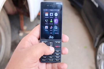 ফোন কেন? টিভিতেই দেখুন Jio TV! জানুন কীভাবে...