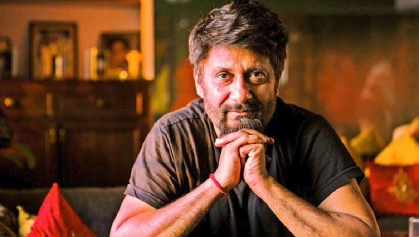 পরিচালকের এই নির্দেশ শুনে শুধু অবাকই নয়, লজ্জিত বোধ করেছিলেন তনুশ্রী ৷ শুধুমাত্র ইরফানকে কিউ দেওয়ার জন্য তাকে কাপড় খুলতে বলেন পরিচালক ! Photo Collected