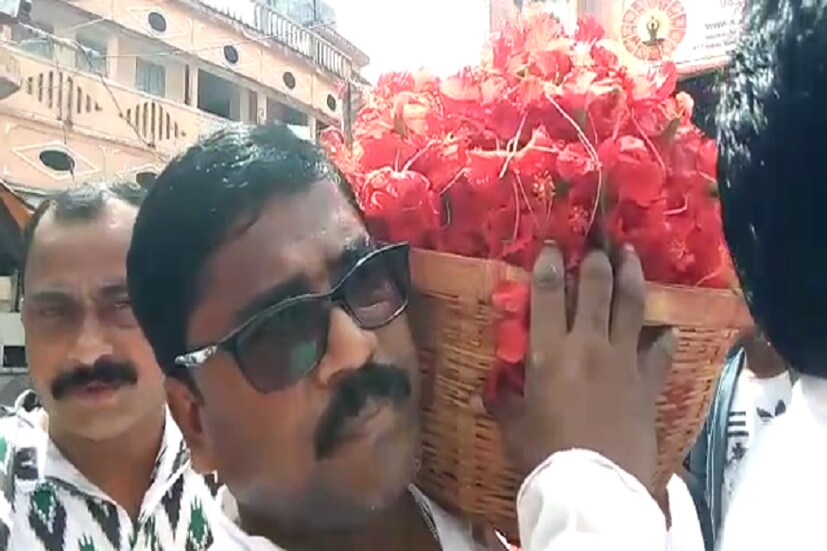   আনন্দ : আনন্দে থাকা খুব ভাল তবে সেই আনন্দ যেন অন্যের নিরানন্দের কারণ না হয়, সেই দিকেই খেয়াল রাখতে হবে ৷ 