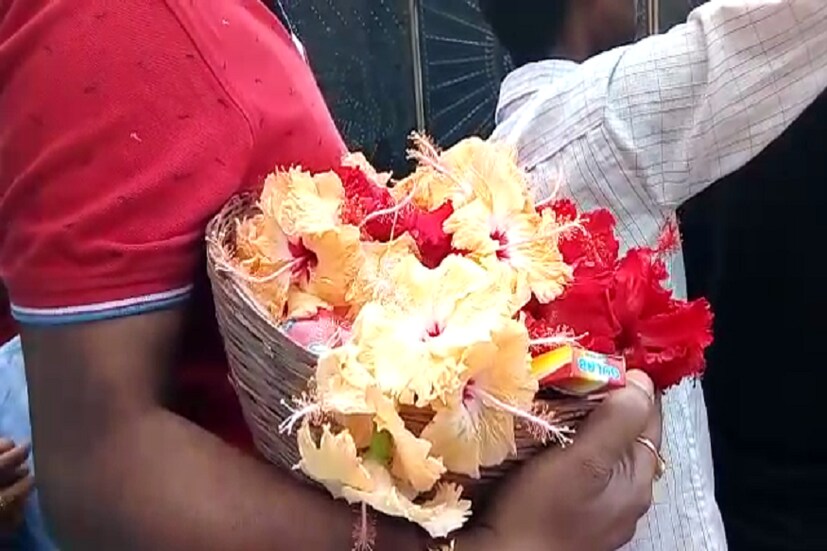 আজ থেকেই শুরু হোক এক নতুন জীবন ৷ মায়ের পায়ের জবা হয়ে ফুটুক আমাদের সব খুশির এক রঙ ৷