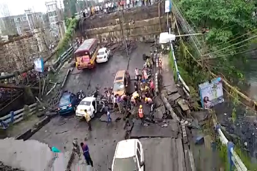  দুর্ঘটনাস্থলে আলো আনার চেষ্টা চলছে ৷ রাতেও চলবে উদ্ধারকাজ ৷