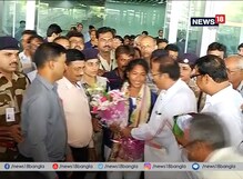 শহরে ফিরল সোনার মেয়ে, বিমানবন্দরে অভিনন্দনে ভাসলেন স্বপ্না শহরে ফিরল সোনার মেয়ে, বিমানবন্দরে অভিনন্দনে ভাসলেন স্বপ্না