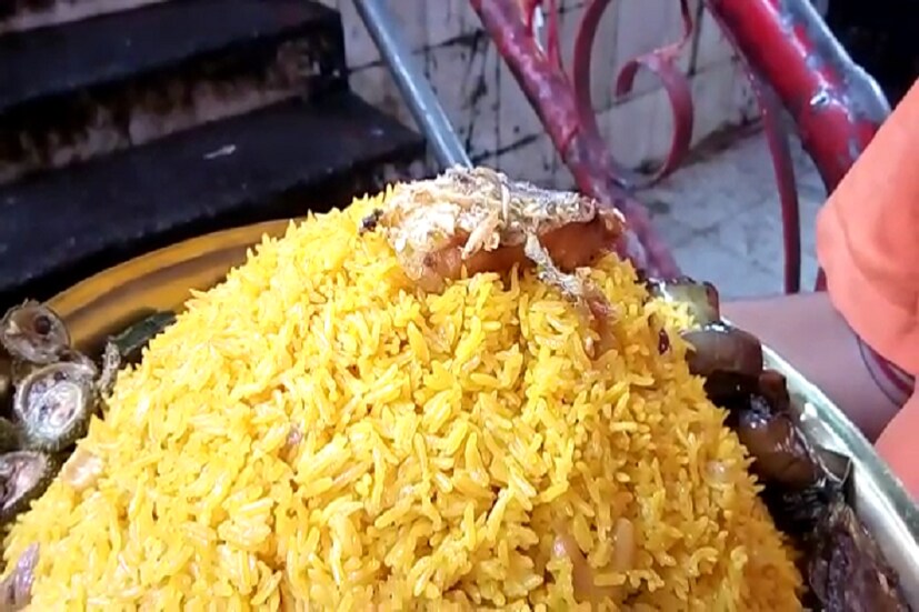 পুজো উপলক্ষে মায়ের ভোগ নিবেদন ৷