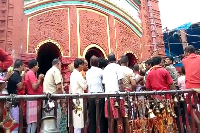    ক্রোধ : মায়ের সামনে ক্রোধ বলি দেওয়া হয় কেননা রাগ যতক্ষণ মনে পুষে রাখা ক্রোধ বা রাগের বিসর্জন দেওয়া ৷  
