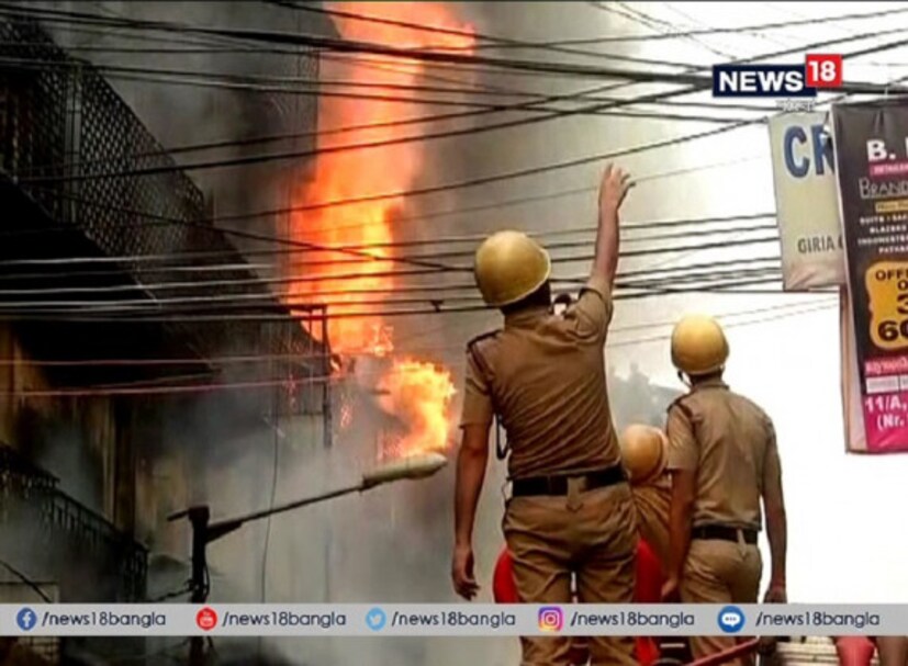  পুজোর আগে আগুনে ছাই বাগরি মার্কেট। আগুনে ছাই হয়ে গেল কোটি কোটি টাকার সামগ্রী। 