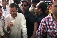 দেখুন চা, সিঙাড়ার মাঝেই কী করলেন রাহুল দেখুন চা, সিঙাড়ার মাঝেই কী করলেন রাহুল