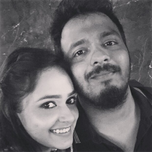  একটা ফেস্টে দু’জনের কমন ফ্রেন্ডের সুত্রে আলাপ হয় মিশমি ও আদিলের ৷ তখন থেকেই বন্ধুত্ব হয়ে যায় ৷ এর পর প্রেম আসে তাঁদের জীবনে ৷ ছবি: ইনস্টাগ্রাম ৷ তথ্য: অমৃত হালদার ৷