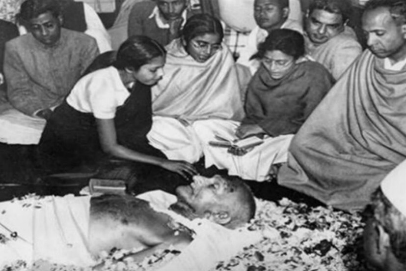 ১৯৪৮ সালের ৩০ জানুয়ারি গান্ধীকে গুলি করে হত্যা করা হয়। হত্যাকারী নাথুরাম গডসে ৷  