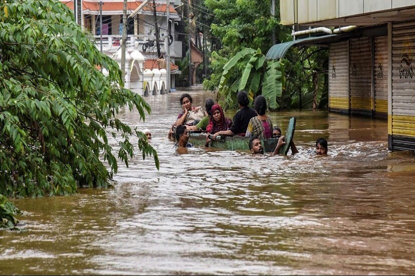 প্রকৃতির রোষের কাছে চিরকালই অসহায় মানুষ । প্রতি বছরই বিভিন্ন দুর্যোগের কারণে মৃত্যু হয় বহু মানুষের, ক্ষতিগ্রস্ত হয় রাস্তাঘাট,ঘরবাড়ির। ব্যহত হয় স্বাভাবিক জনজীবন । (ছবি: সংগৃহীত) 