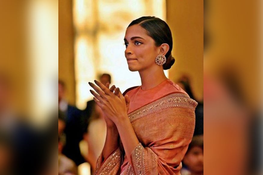 তবে এই খবর দিয়ে গুঞ্জন কমানোর বদলে তা আরও বাড়িয়ে দিয়েছে ৷ এবার জল্পনা শুরু হয়েছে বিয়ে কোথায় হবে ৷ বিয়ে কীভাবে হবে এই সব কিছু নিয়ে ৷ Photo - Collected তবে এই খবর দিয়ে গুঞ্জন কমানোর বদলে তা আরও বাড়িয়ে দিয়েছে ৷ এবার জল্পনা শুরু হয়েছে বিয়ে কোথায় হবে ৷ বিয়ে কীভাবে হবে এই সব কিছু নিয়ে ৷ Photo - Collected