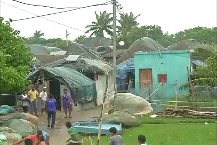 এখনও পর্যন্ত ৩ লক্ষ মানুষকে নিরাপদ স্থানে নিয়ে যাওয়া হয়েছে । ১,১১২ টি রিলিফ ক্যাম্পে সরিয়ে নিয়ে যাওয়া হচ্ছে স্থানীয়দের । গঞ্জামে ১০৫ জন ও জগৎসিংপুরে ১৮ জন অন্ত্বঃসত্তা মহিলা নিরাপদে সরিয়ে নিয়ে যাওয়া হয়েছে । 