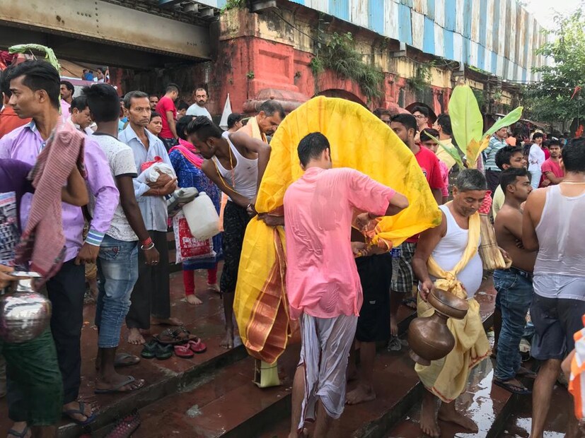 চারদিনের জন্য ছেলে মেয়েদের নিয়ে শারদ শুক্লা পঞ্চমীতে মায়ের ঘরে ফেরা ৷ চারদিন মায়ে ঝিয়ে চলবে নানান আলাপন ৷