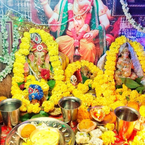 ৪.দিওয়ালিতে সবাই মা লক্ষ্মী, গণেশ এবং কুবের দেবের পুজো করেন ৷ বিশ্বাস যে, দিওয়ালির দিন মা লক্ষ্মী ধরা ধামে আসেন ৷ ছবি: দেবমাল্য দাস ৷ 