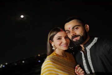 'আমি চিরকাল তোমার খেয়াল রাখব'....করবা চৌথের ব্রত পালনে বিরাট-অনুষ্কা, দেখুন ছবি 'আমি চিরকাল তোমার খেয়াল রাখব'....করবা চৌথের ব্রত পালনে বিরাট-অনুষ্কা, দেখুন ছবি