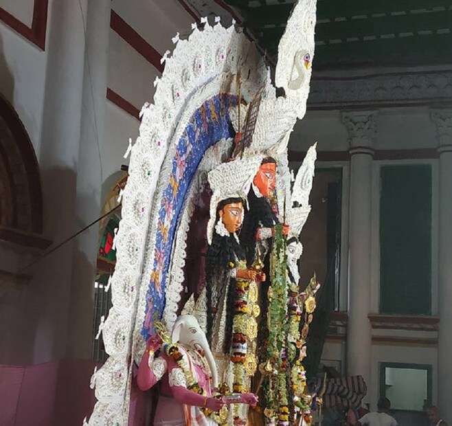 আশ্বিনের শুক্লপ্রতিপদ থেকে বোধন বসে। সপ্তমী, অষ্টমী ও নবমীতে কুমারীপুজো হয়। Photo Courtesy - Sarmistha Dhar / Facebook Account 