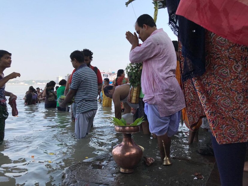 সপ্তমী থেকে দশমী এই চারদিন মায়ের আগমন হয় মর্তে ৷ সপ্তমী শুরু হয় নবপত্রিকা বা কলাবউয়ের স্নান দিয়েই ৷