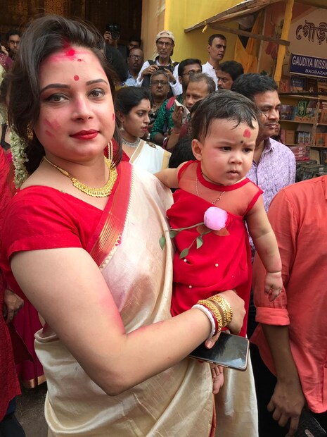 বাগবাজার রাঙিয়ে গেল সিঁদুর খেলার রঙে ৷ 