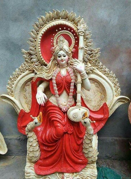 মায়েরই মেয়ে সরস্বতী ৷ তিনি মায়ের সঙ্গে মামাবাড়ি এসেছিলেন ঘুরতে তিনিও লেখাপড়ার দোহাই দিয়ে কৈলাসে ফিরে গিয়েছেন ৷ তিনি মনে করিয়ে দিয়েছেন তাঁকে যে যেভাবেই ডাকেন সবার কাছেই তিনি পৌঁছন ৷ কাউকে হতাশ বা নিরাশ করেন না মা সরস্বতী ৷ তিনিও যাওয়ার আগে কানে কানে বলে গিয়েছেন আমাকে ছাড়া কোনও গতি নেই তোদের তাই শক্ত হাতে আমাকে ধরে রাখিস ৷ আর ভয়ের কী আছে আমি তো সব সময়েই তোদের সঙ্গেই আছি ৷ ছবি সংগৃহীত ৷