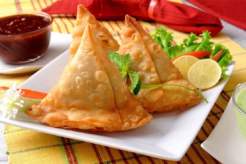 বেশি নুন খাওয়ার অভ্যাসও কিন্তু খুব একটা ভাল নয় । মাত্রাতিরিক্ত নুন শরীরের আর্দ্রতা কমিয়ে দেয় ও এর ফলে ত্বকের ঔজ্জ্বল্য নষ্ট হয়ে যায় । 