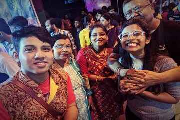 সেরা  Groupie : দেখে নিন পুজোর সেরা ৩ Groupie !