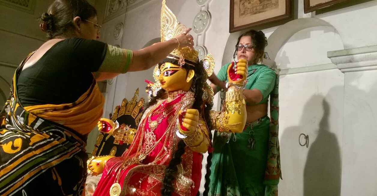 • ২৭ আশ্বিন (ভাঃ ২২ আশ্বিন) ১৮ অক্টোবর, রবিবার মহাপঞ্চমী ৷ দিবা ঘ ৬/২৮ ৷ সন্ধ্যেয় দেবীর বোধন ৷ ছবি: গিরীশ ভবনের সৌজন্যে ৷ • ২৭ আশ্বিন (ভাঃ ২২ আশ্বিন) ১৮ অক্টোবর, রবিবার মহাপঞ্চমী ৷ দিবা ঘ ৬/২৮ ৷ সন্ধ্যেয় দেবীর বোধন ৷ ছবি: গিরীশ ভবনের সৌজন্যে ৷