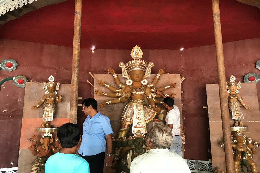 অগ্নিবাণে দশেরায় দশানন বধ। নবরাত্রির রিচ্যুয়ালে অভ্যস্ত অবাঙালিরা। এবার বাঙালির দুর্গাপুজোর নায়কও সেই লঙ্কাধিপতিই। (Photo: News18, Bangla) অগ্নিবাণে দশেরায় দশানন বধ। নবরাত্রির রিচ্যুয়ালে অভ্যস্ত অবাঙালিরা। এবার বাঙালির দুর্গাপুজোর নায়কও সেই লঙ্কাধিপতিই। (Photo: News18, Bangla)