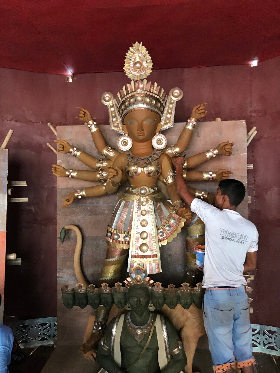 রামায়ণের ভিলেন রাবণ! আবার সেই রাবণই পুজো পান দক্ষিণ ভারতে। সেখানে তিনি হিরো। রাবণ বধ করতেই দশভূজার শরণ নিতে হয়েছিল মহাকাব্যের নায়ককে। (Photo: News18, Bangla) রামায়ণের ভিলেন রাবণ! আবার সেই রাবণই পুজো পান দক্ষিণ ভারতে। সেখানে তিনি হিরো। রাবণ বধ করতেই দশভূজার শরণ নিতে হয়েছিল মহাকাব্যের নায়ককে। (Photo: News18, Bangla)