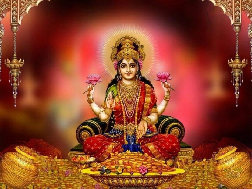 ধনতেরাসের দিন বিশেষ পুজোর আয়োজন করার পাশাপাশি সোনা-রুপোর জিনিস অথবা বাসনপত্র কিনলে সারা বাড়িতে পজেটিভ শক্তির মাত্রা এতটা বেড়ে যায় যে তার প্রভাবে শরীর চাঙ্গা হয়ে উঠতে সময় লাগে না। সেই সঙ্গে যমরাজ এবং মা লক্ষ্মীর আশীর্বাদে ছোট-বড় রোগ-ব্যাধিও সব দূরে পালায়। (Photo collected)
