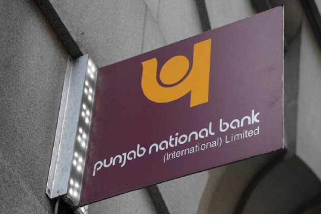 ১) পঞ্জাব ন্যাশনাল ব্যাঙ্ক (PNB)- দেশের দ্বিতীয় বড় সরকারি ব্যাঙ্ক পঞ্জাব ন্যাশনাল ব্যাঙ্ক তাদের RuPay কার্ডে ৫০ হাজার টাকা ক্যাশ তোলার সুবিধা দিয়ে থাকে ৷ ব্যাঙ্কের ওয়েবসাইটে দেওয়া তথ্য অনুযায়ী, ক্লাসিক রুপে কার্ডে দিনে ২৫ হাজার টাকা তোলার লিমিট রয়েছে ৷ ১) পঞ্জাব ন্যাশনাল ব্যাঙ্ক (PNB)- দেশের দ্বিতীয় বড় সরকারি ব্যাঙ্ক পঞ্জাব ন্যাশনাল ব্যাঙ্ক তাদের RuPay কার্ডে ৫০ হাজার টাকা ক্যাশ তোলার সুবিধা দিয়ে থাকে ৷ ব্যাঙ্কের ওয়েবসাইটে দেওয়া তথ্য অনুযায়ী, ক্লাসিক রুপে কার্ডে দিনে ২৫ হাজার টাকা তোলার লিমিট রয়েছে ৷