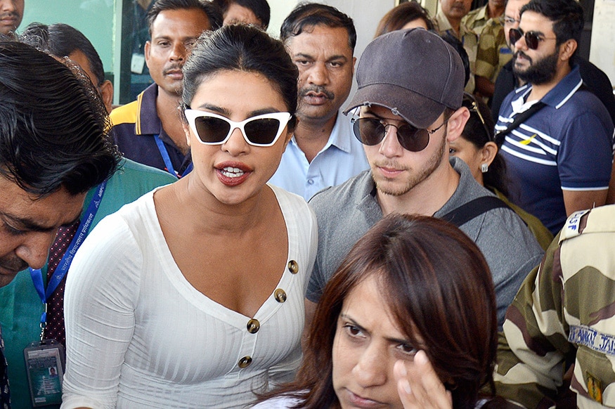 আর এরই মাঝে চুটিয়ে নিজেদের বিয়ে নিয়ে তুমুল ব্যস্ত প্রিয়াঙ্কা ও নিক ৷ হঠাৎই বিদেশ থেকে দেশের মাটিতে নিককে সঙ্গে নিয়ে উড়ে এলেন প্রিয়াঙ্কা ৷ (Image: PTI) আর এরই মাঝে চুটিয়ে নিজেদের বিয়ে নিয়ে তুমুল ব্যস্ত প্রিয়াঙ্কা ও নিক ৷ হঠাৎই বিদেশ থেকে দেশের মাটিতে নিককে সঙ্গে নিয়ে উড়ে এলেন প্রিয়াঙ্কা ৷ (Image: PTI)