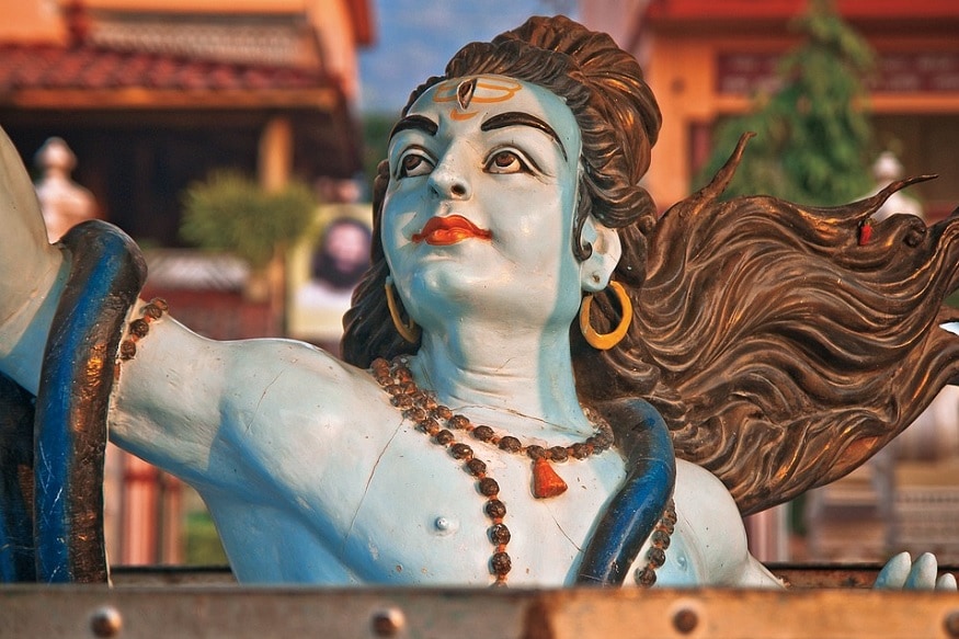 • সোমবার হল মহাদেবের বার ৷ তাই প্রতি সোমবার দেবের আরাধনায় আশাতীত ফল মেলে ৷ এর সঙ্গে ১৬টি সোমবার টানা যদি শিবের উপোস করতে পারেন তাহলে নানাবিধ আশ্চর্যজনক উপকার পাওয়া যায় ৷ • সোমবার হল মহাদেবের বার ৷ তাই প্রতি সোমবার দেবের আরাধনায় আশাতীত ফল মেলে ৷ এর সঙ্গে ১৬টি সোমবার টানা যদি শিবের উপোস করতে পারেন তাহলে নানাবিধ আশ্চর্যজনক উপকার পাওয়া যায় ৷