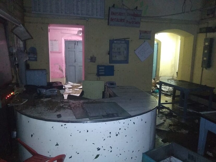 আজ ও আগামিকালকাল কয়েকটি ট্রেন বাতিল হয়েছে ৷ বাতিল হয়েছে ভুবনেশ্বর-বেঙ্গালুরু প্রশান্তি এক্সপ্রেস ৷ ভুবনেশ্বর-চেন্নাই সেন্ট্রাল এক্সপ্রেস বাতিল ৷ (Photo; News18)