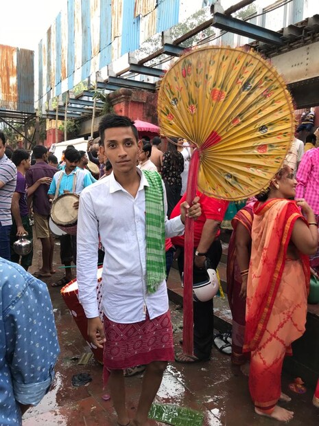 • এটি গণেশের বউ নয়‚ দুর্গারই এক মূর্তি — ধরিত্রীমাতা বা শস্যবধূর প্রতীক | পত্রিকাকে স্থাপন করে পুরোহিত আচমনাদি সমাপ্ত করে মণ্ডপের প্রতিমায় বা ঘটে দেবীর প্রাণ প্রতিষ্ঠা করেন | এক্ষেত্রে যোদ্ধা হিসেবে দুর্গার আত্মাকে জাগানো হয় | ছবি: News18Bangla ৷