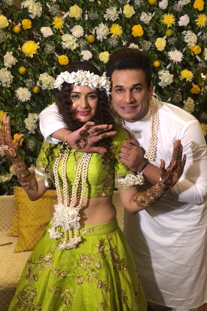 প্রিন্সের সঙ্গে যে তিনি  বিয়ের পিঁড়িতে এত তাড়াতাড়ি বসবেন, তা স্বপ্নেও কল্পনা করতে পারেননি যুবিকা। (Image: Viral Bhayani)