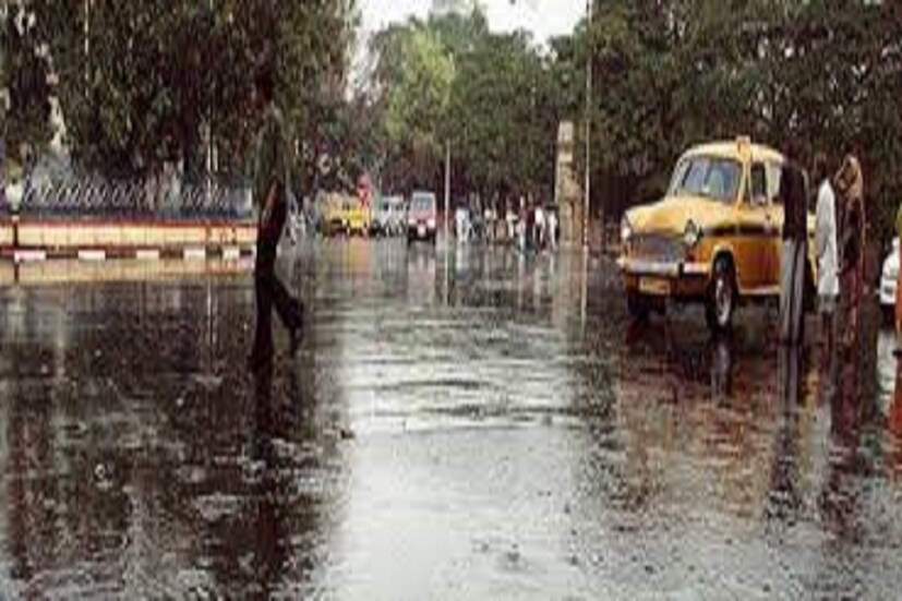 প্রশাসন যুদ্ধকালীন তৎপরতায় পরিস্থিতির মোকাবিলা করার জন্য খুলেছে হেল্প লাইন ৷ বিপদে পড়লে মিলবে সাহায্য ৷ ছবি সংগৃহীত ৷