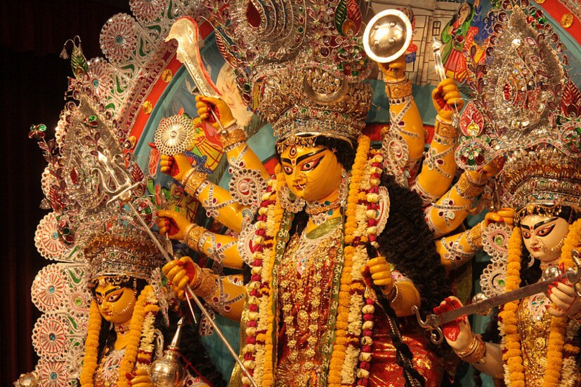 শাস্ত্র আছে, দেবীর গমনাগমন যদি রবিবার বা সোমবার হয় তাহলে তাঁর যানবাহন হয় গজ ৷ আবার দেবীর গমনাগম শনিবার বা মঙ্গলবার হলে তিনি চড়েন ঘোটকে ৷ (Photo collected)