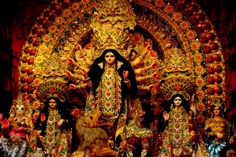 পুজো শুরু হতে আর বাকী মাত্র এক সপ্তাহ ৷ আবহাওয়া দপ্তরের হিসেব বলছে দুর্গাপুজোর আবহাওয়ার পরিবেশ থাকবে প্রতিকূল ৷  আর তাই শুনে মুখ গোমড়া সকলেরই ৷ কিন্তু মা-ঠাকুমারা এ খাবার শুনে বললেন হবেই তো । (Photo  Collected)