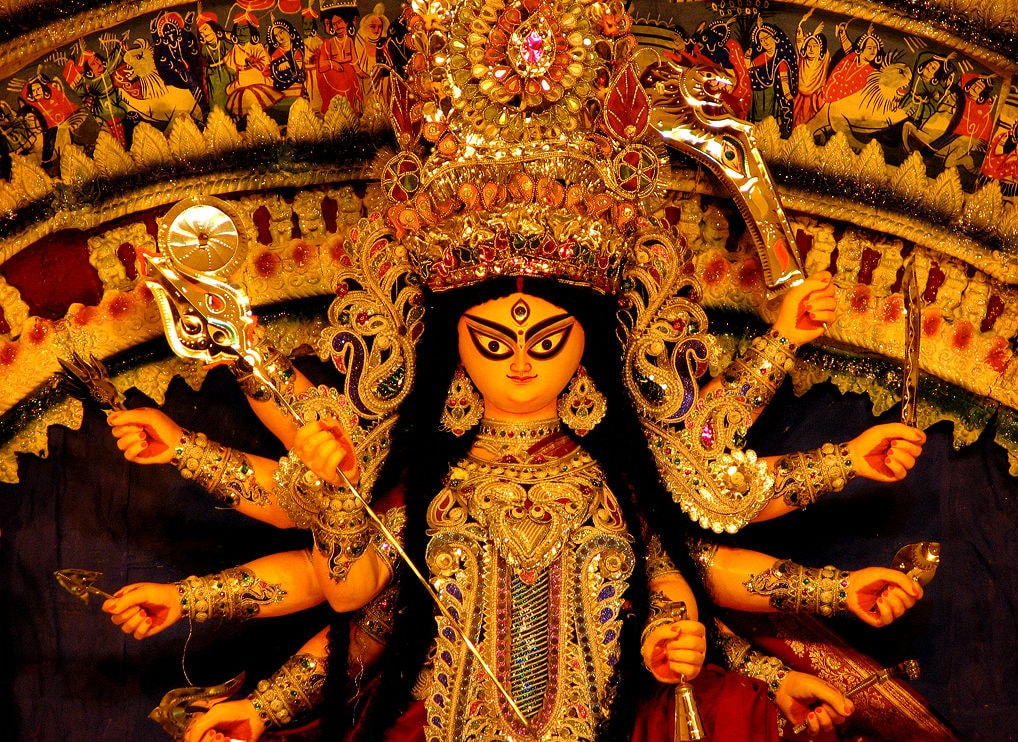 চৈত্র নবরাত্রির প্রথম তিন দিন দেবী দুর্গার শক্তি ও তেজের উপাসনা করার জন্য উৎসর্গীকৃত এবং অন্য ছয় দিন ভক্তরা দেবী দুর্গার বিভিন্ন রূপের উপাসনা করেন। চৈত্র নবরাত্রির প্রথম তিন দিন দেবী দুর্গার শক্তি ও তেজের উপাসনা করার জন্য উৎসর্গীকৃত এবং অন্য ছয় দিন ভক্তরা দেবী দুর্গার বিভিন্ন রূপের উপাসনা করেন।