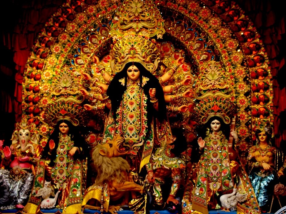 ভারতীয় পঞ্চাঙ্গ অনুযায়ী চৈত্র মাসের শুক্ল প্রতিপদে নতুন বছরের সূচনা, এই দিনটিকে নববর্ষ উৎসব বলা হয়। মহারাষ্ট্র এবং কোঙ্কনে এটিকে গুড়ি পদওয়া পরব, সমবৎসর বলেও ডাকা হয়। দক্ষিণ ভারতে আবার এই উৎসব উগাড়ি নামে পরিচিত। ভারতীয় পঞ্চাঙ্গ অনুযায়ী চৈত্র মাসের শুক্ল প্রতিপদে নতুন বছরের সূচনা, এই দিনটিকে নববর্ষ উৎসব বলা হয়। মহারাষ্ট্র এবং কোঙ্কনে এটিকে গুড়ি পদওয়া পরব, সমবৎসর বলেও ডাকা হয়। দক্ষিণ ভারতে আবার এই উৎসব উগাড়ি নামে পরিচিত।