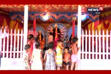 ধর্মের ভেদাভেদ এড়িয়ে হিলি সীমান্তের নো ম্যানস ল্যান্ডে পুজোয় মাতে হিন্দু-মুসলিম ধর্মের ভেদাভেদ এড়িয়ে হিলি সীমান্তের নো ম্যানস ল্যান্ডে পুজোয় মাতে হিন্দু-মুসলিম