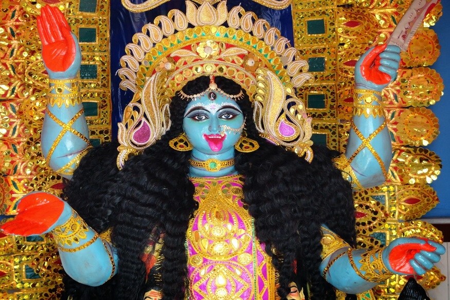 শাস্ত্র মতে কালি মা হলেন মাতৃ শক্তির রূপক। যার অন্দরে রয়েছে অপার শক্তি্য শক্তি বলে যে শুধু যে আমাদের সব কষ্ট দূর হয়, তা নয়, সেই সঙ্গে মেলে আরও অনেক উপকার (Photo collected) শাস্ত্র মতে কালি মা হলেন মাতৃ শক্তির রূপক। যার অন্দরে রয়েছে অপার শক্তি্য শক্তি বলে যে শুধু যে আমাদের সব কষ্ট দূর হয়, তা নয়, সেই সঙ্গে মেলে আরও অনেক উপকার (Photo collected)