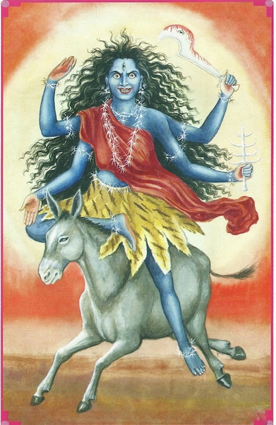 সপ্তম রূপ কালরাত্রি। ঋগ্বেদের রাত্রিসুক্তে পরমাত্মাই রাত্রিদেবী। মহাপ্রলয়কালে এই রাত্রিরূপিণী মাতার কোলেই বিলয় হয় বিশ্বের।অনন্ত মহাকাশে নৃত্যরত কালভৈরবের দেহ থেকেই আবির্ভূতা ইনি দেবী যোগনিদ্রা মহাকালিকা বা কালরাত্রি নামে আখ্যাত। মা কালরাত্রি অল্প বয়সে কোনও ফাঁড়া থাকলে তা নাশ করেন।(Photo collected)